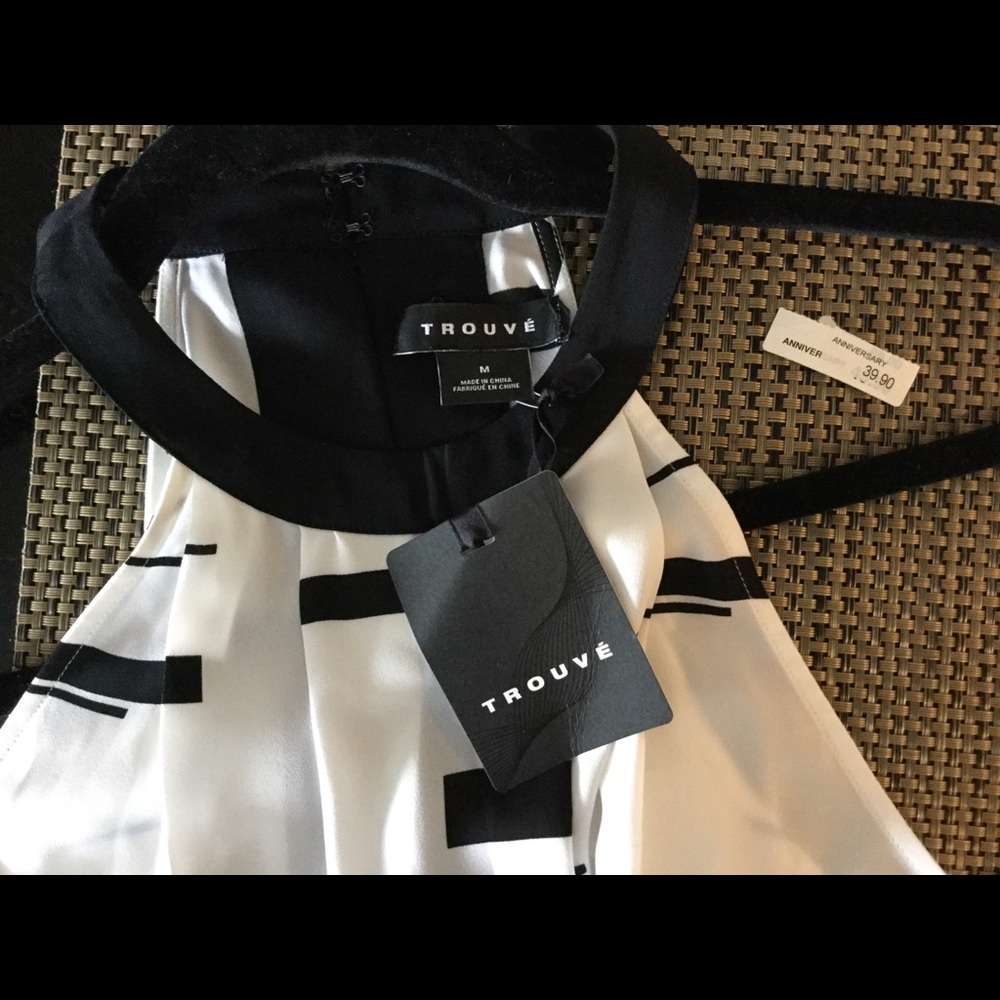 Trouble halter style blouse - Picture 4 of 4